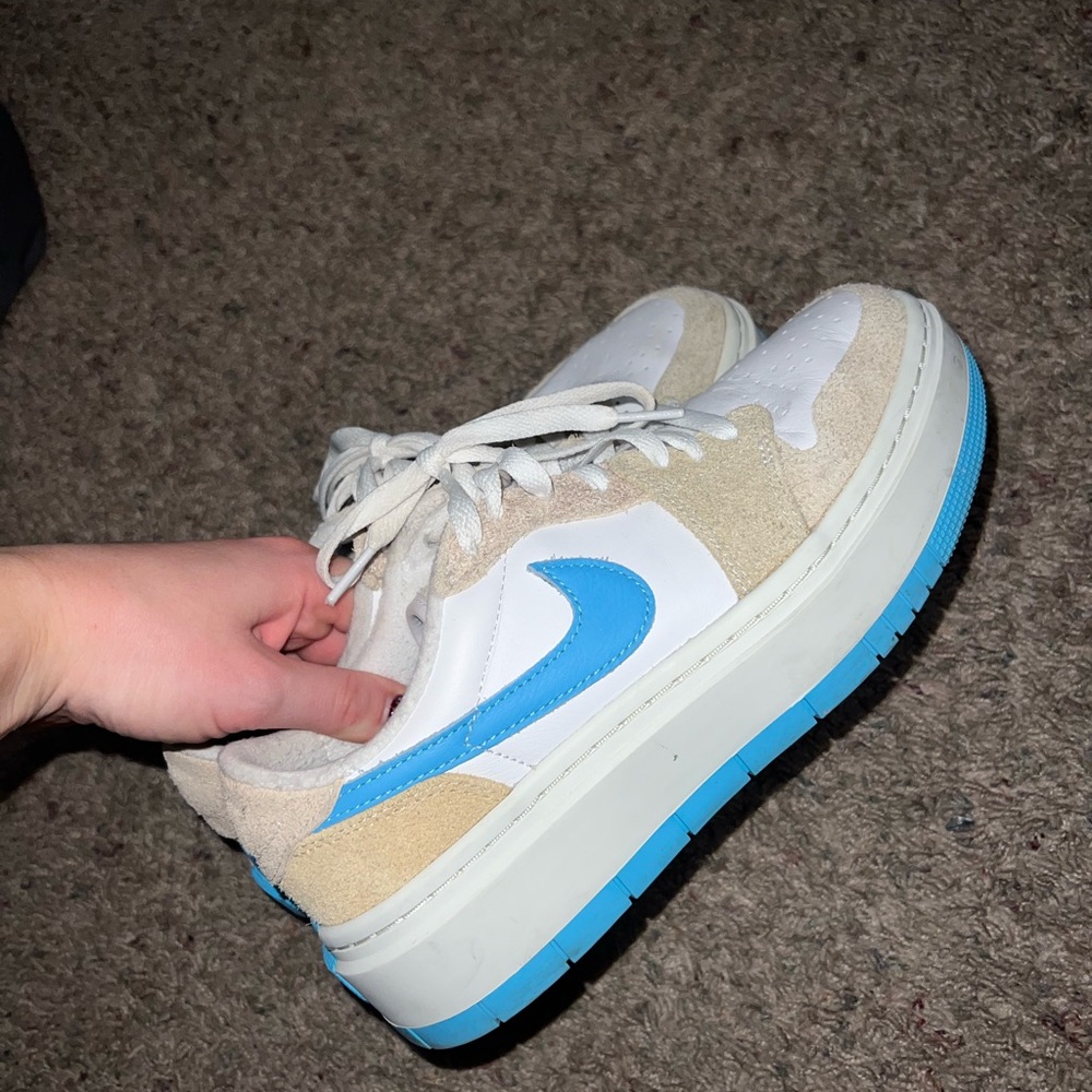 Air Jordan 1 elevate
